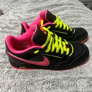Women’s Size 10 - Black/Neon Nike Air Prestige III 394656-063